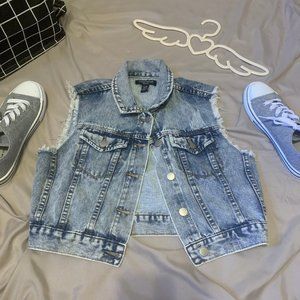 ☘️CLOSET PURGE SALE!☘️ Sleeveless Distressed Denim Jeans Jacket